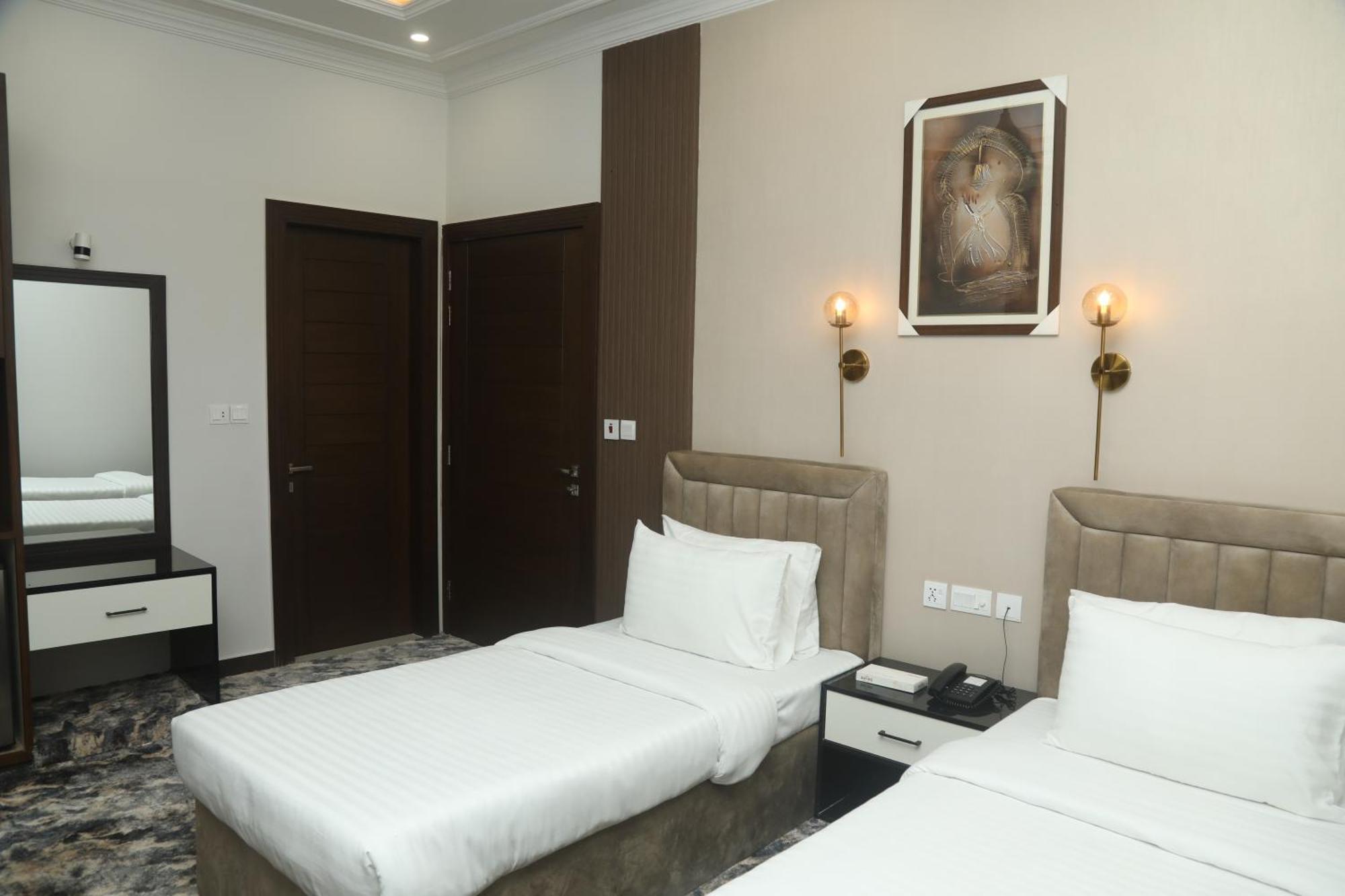 Sahiwal Swarg Hotel מראה חיצוני תמונה