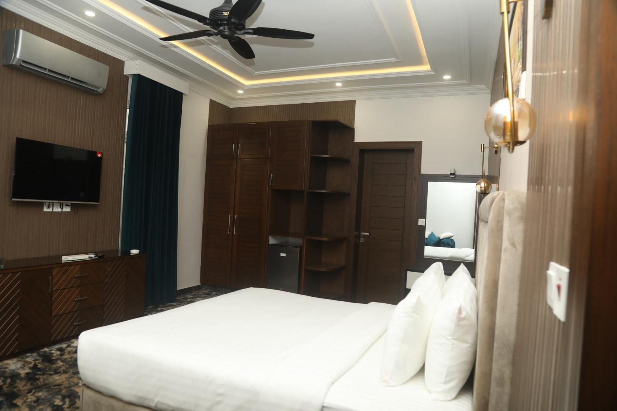 Sahiwal Swarg Hotel מראה חיצוני תמונה