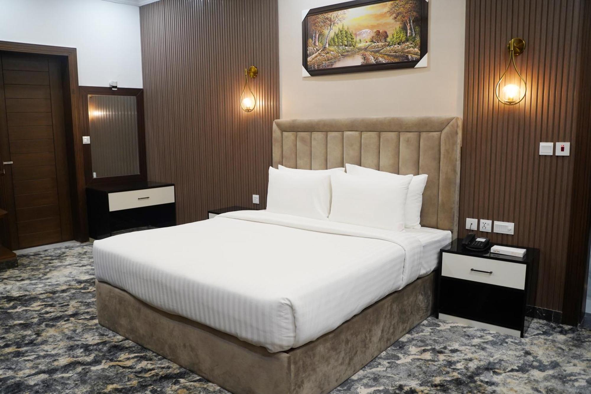 Sahiwal Swarg Hotel מראה חיצוני תמונה